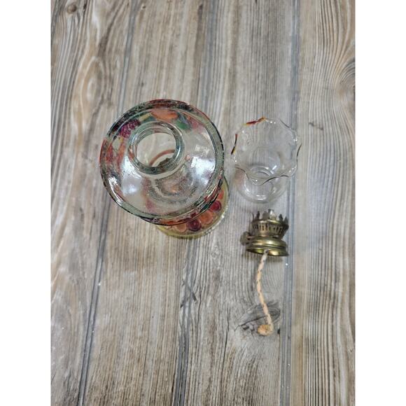 Vintage Small Hand Painted Oil Lamp, Small Hong Kong, Carnival Prize? - Picture 5 of 5